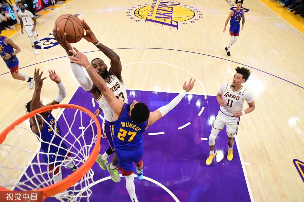 以及他们背 以及他们背